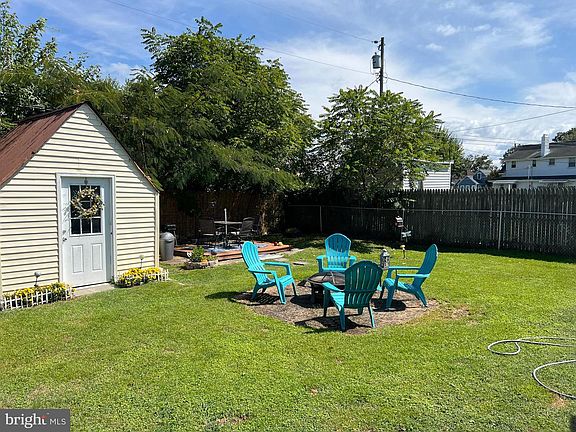 2nd image of 2409 Woodridge Rd