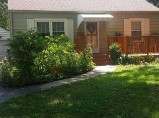 906 SW Hedgewood Ave, Topeka, KS 66606