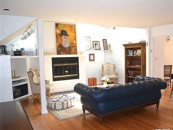 5th image of 12 Gutheil Ln