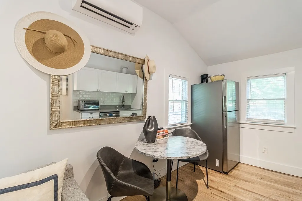 Cute One Bedroom Cottage By The Bay in Sag Harbor — Photo 1