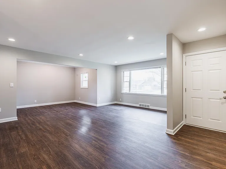 W170N8758 Edgewood Pl — Photo 8