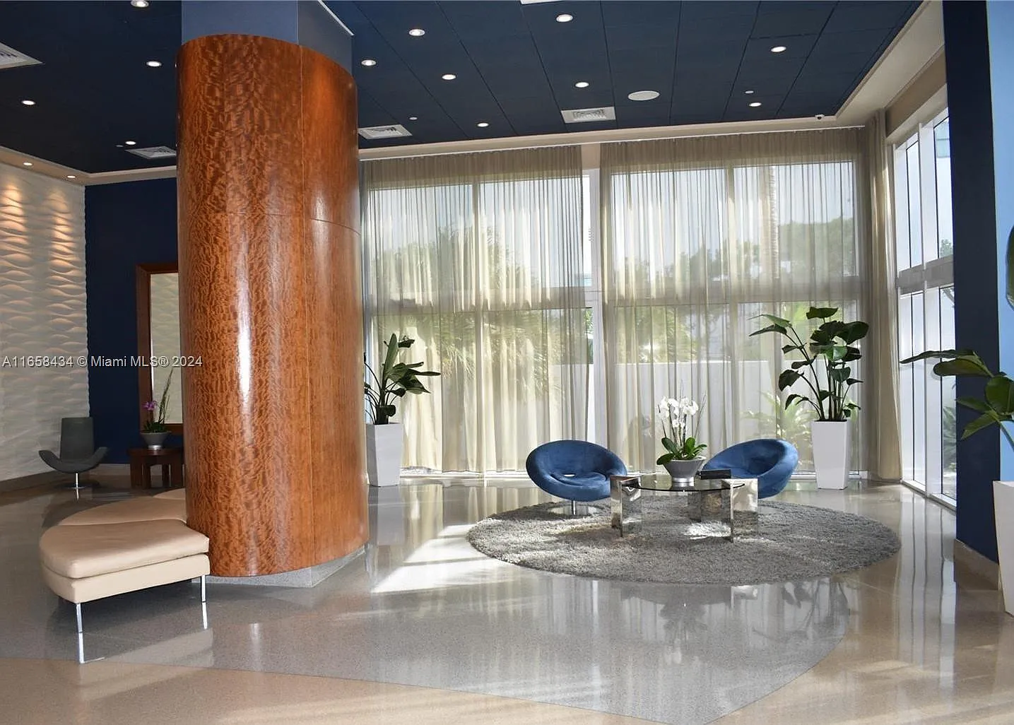 Akoya Condo — Photo 3