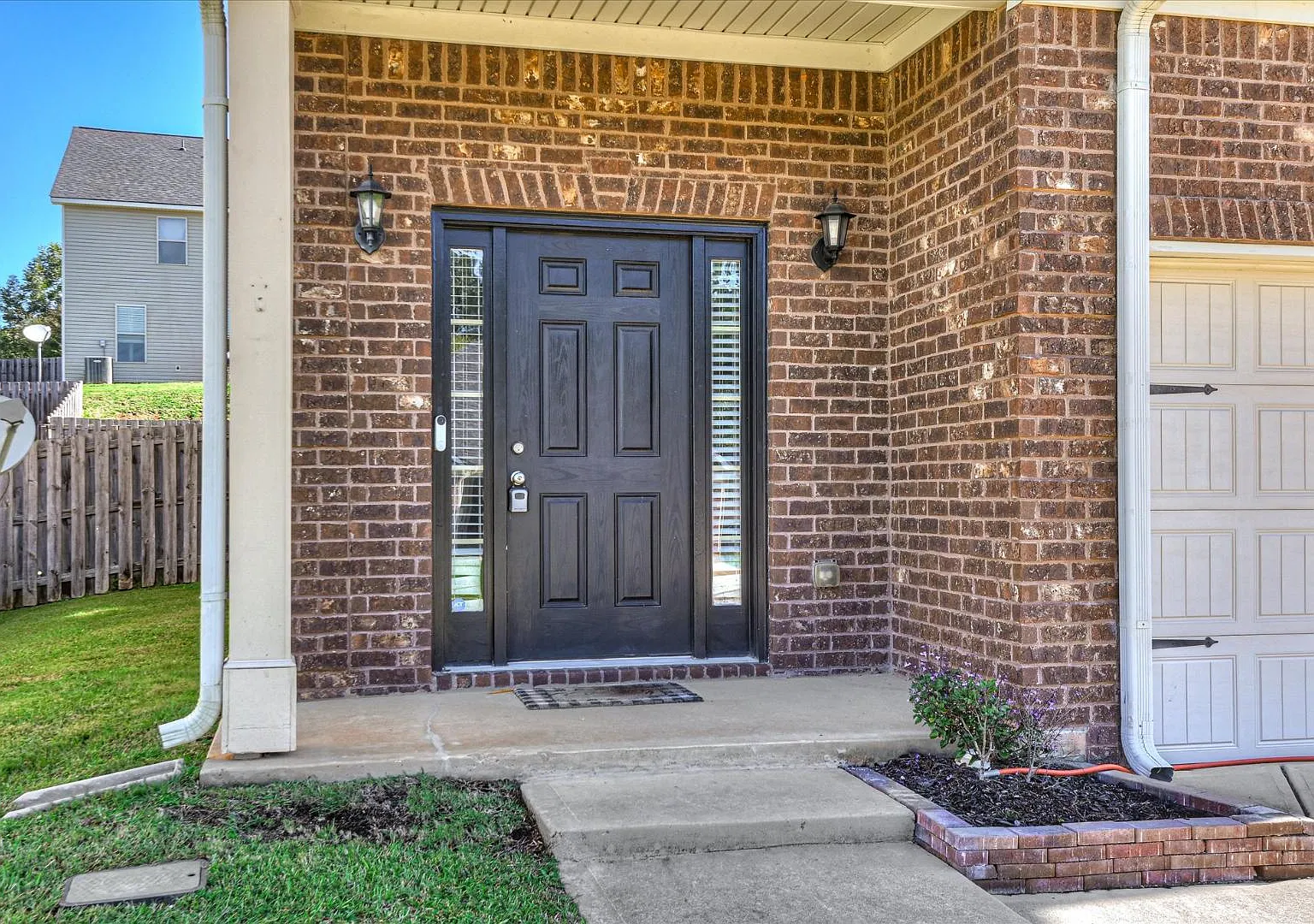 513 Lory Ln — Photo 4