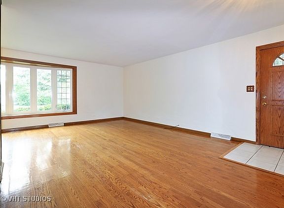 3rd image of 2170 Pratt Ave