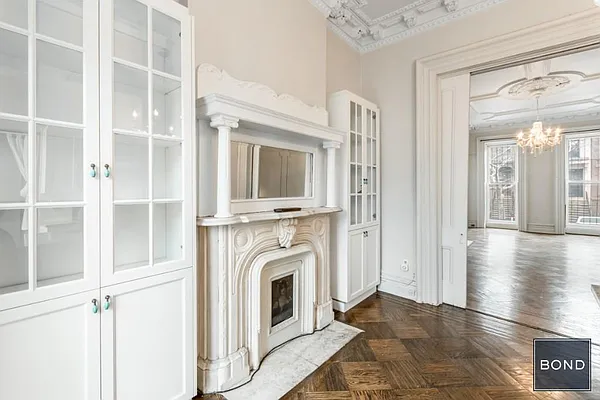 Sold by Bond New York | media 7