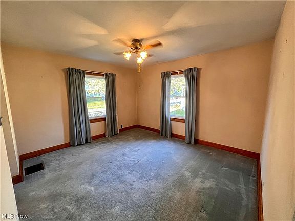 4th image of 828 Echo Ave