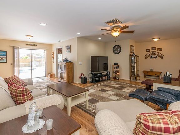 5th image of 902 E Heron Cir