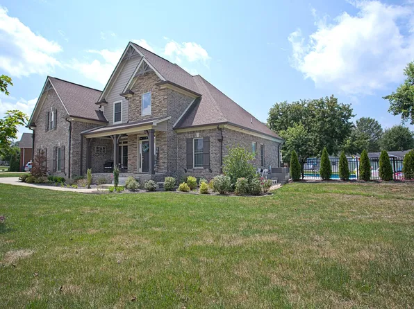2000 Carrs Creek Blvd, Greenbrier, TN 37073