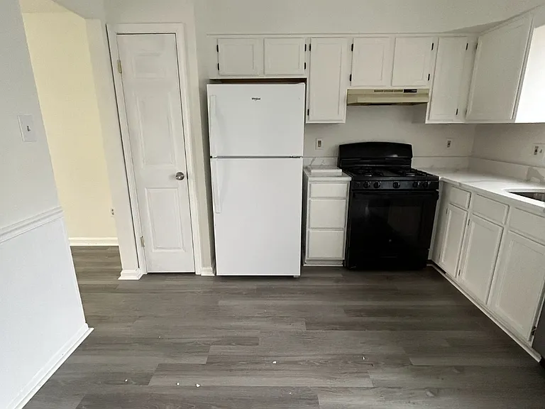 2203 Tall Pnes — Photo 2