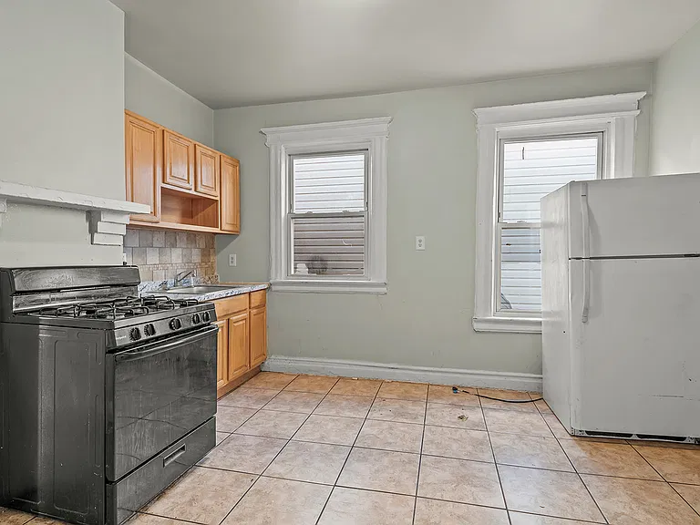 30 Wainwright St #3 — Photo 5