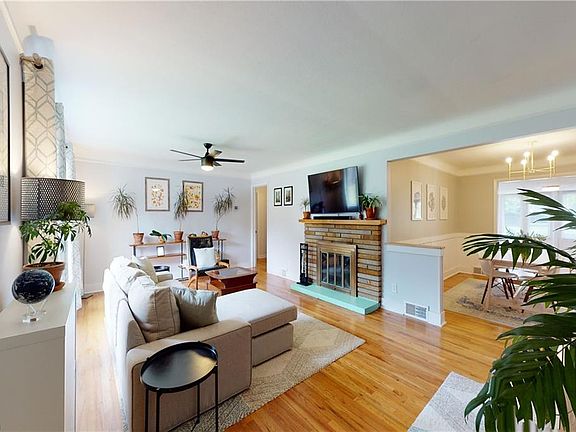 5th image of 351 Fairlawn Dr