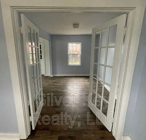 920 E Madison Ave — Photo 6