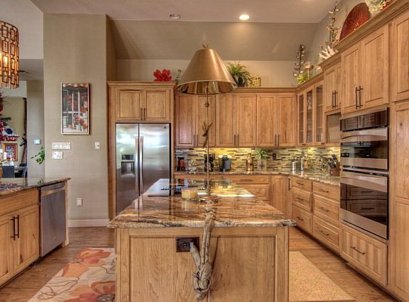 2nd image of 107 Kenwood Cir