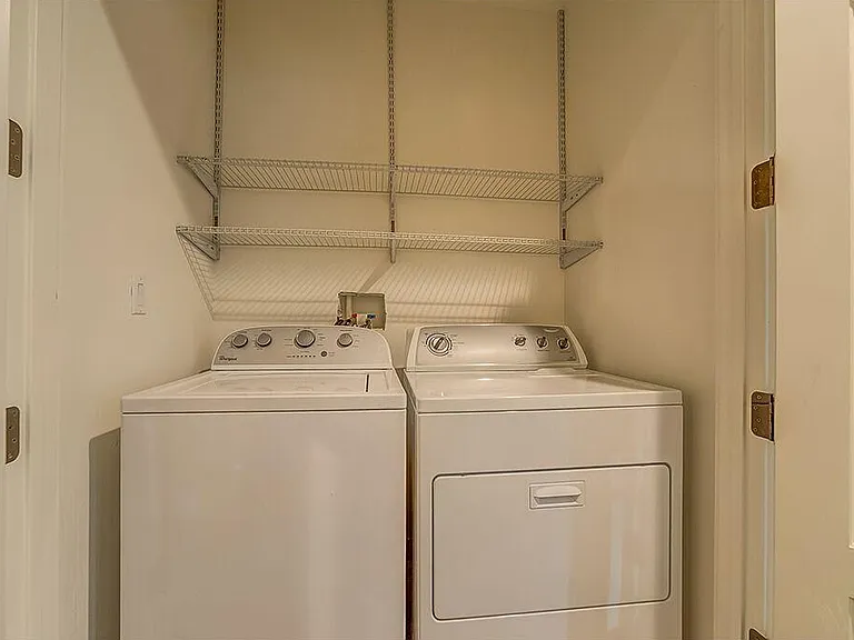 Washer/dryer included