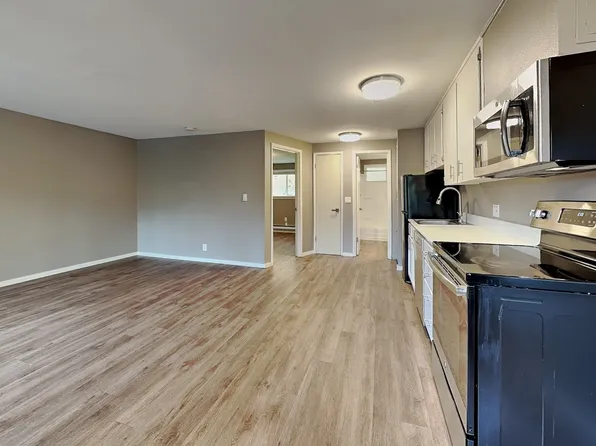 102 Summit Ave N, Kent, WA