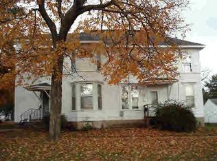 207 E 3rd St, Gilman, IL 60938