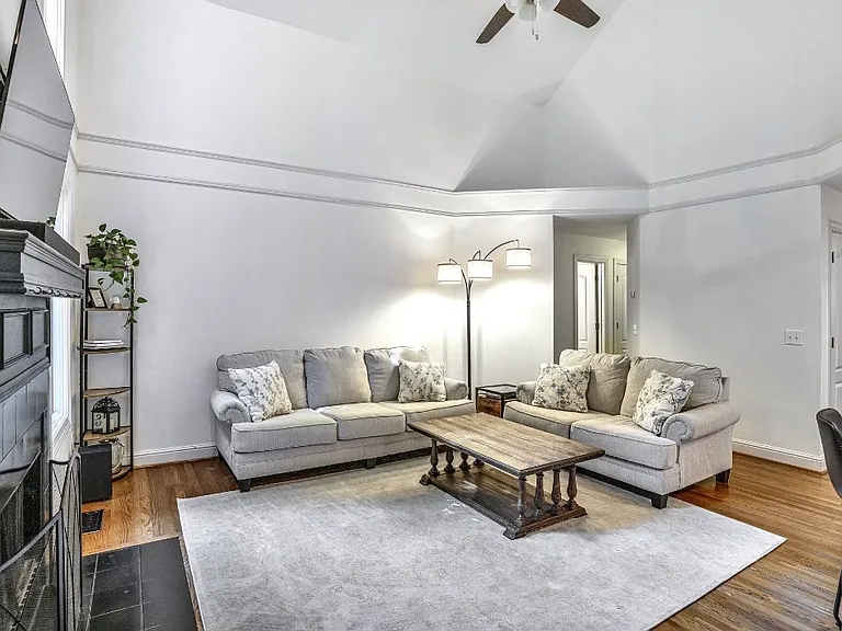 7030 Willowick Dr — Photo 16