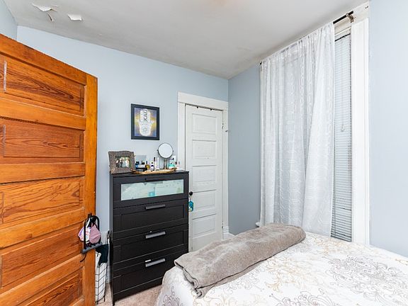 5th image of 1228 W Henderson St #1B