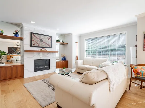 229 E 8th St #11, North Vancouver, BC V7L 1Y9