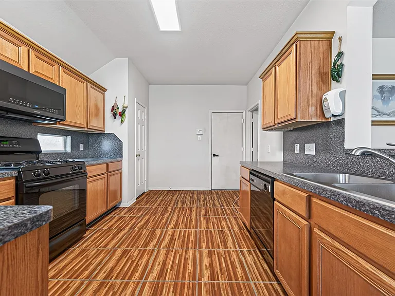 6506 Signal Point Ln — Photo 7