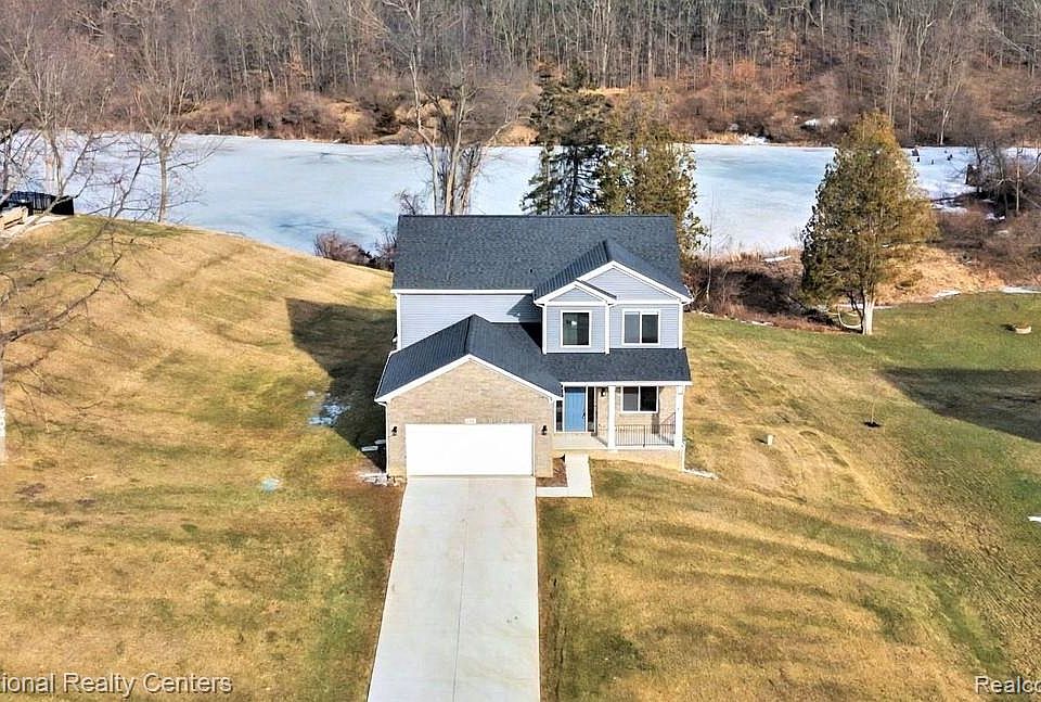 1st image of 113 Parker Ln