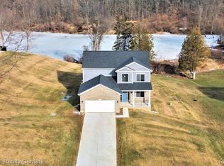 113 Parker Ln, Ortonville, MI 48462