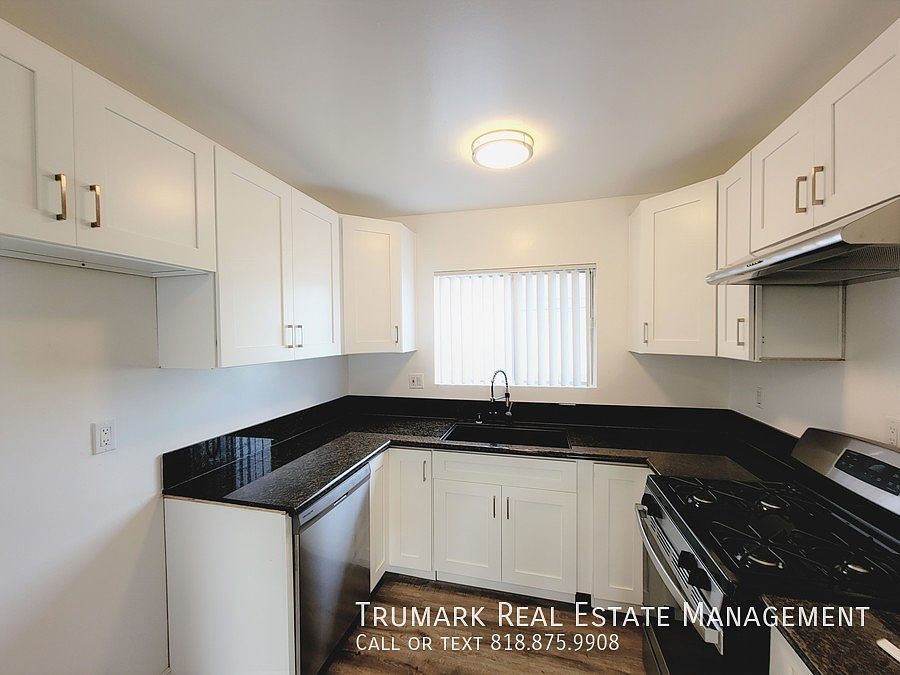 1st image of 210 W Tujunga Ave #22