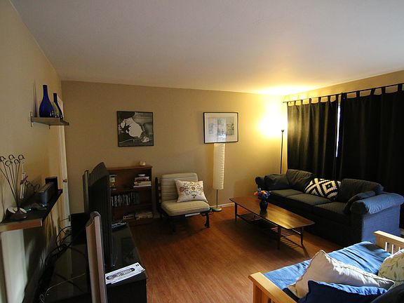 5th image of 6067 S Land Park Dr