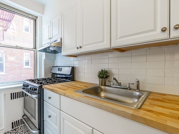 3rd image of 63-89 Saunders St #1F