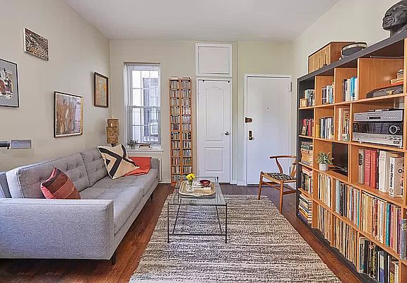 2nd image of 345 W 21st St APT 4C