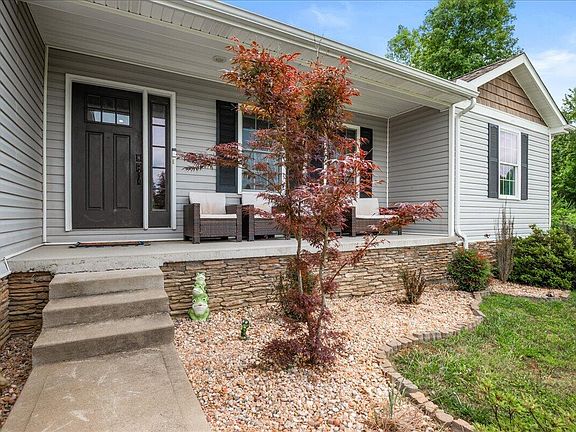 4th image of 300 Landen Dr
