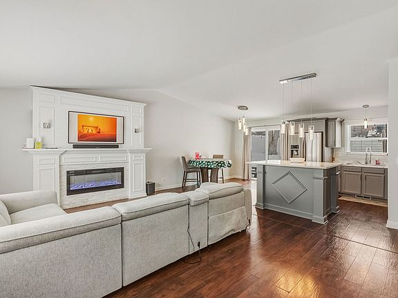5th image of 3668 N Grandview Ave