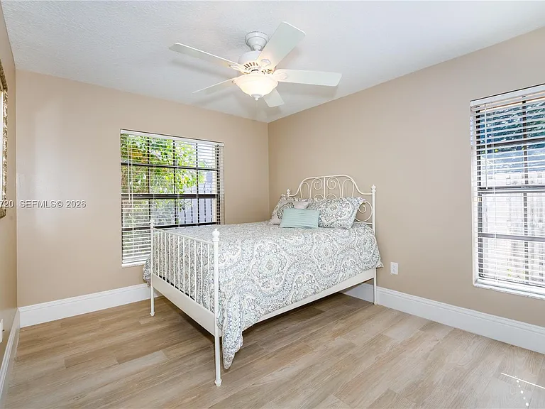 850 Amherst Ave — Photo 21