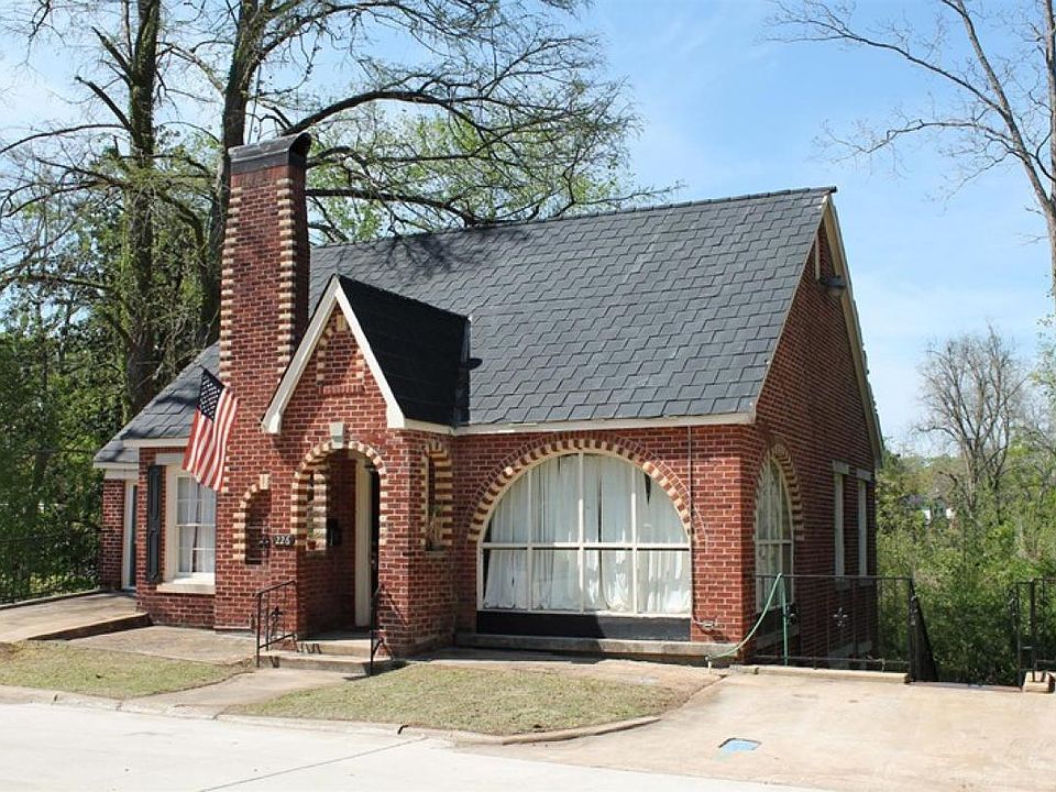 1st image of 226 Poete St