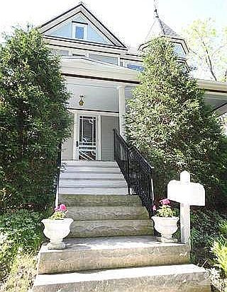 4th image of 1015 Washington St