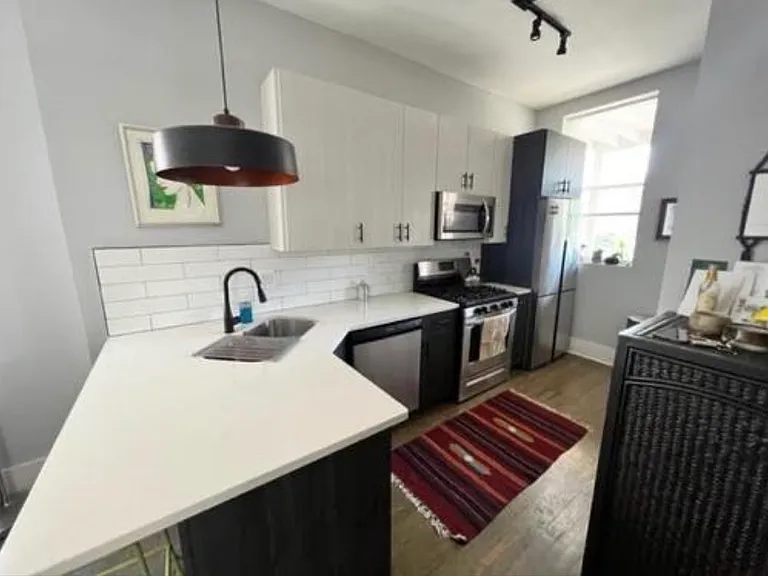 1317 W Erie St #1R — Photo 3