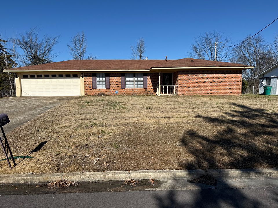 1st image of 1004 Eisenhower Dr