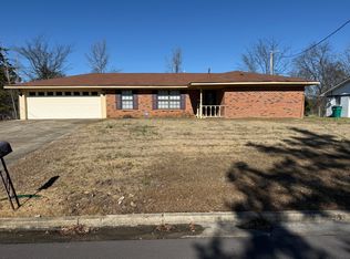 1004 Eisenhower Dr, Tupelo, MS 38801