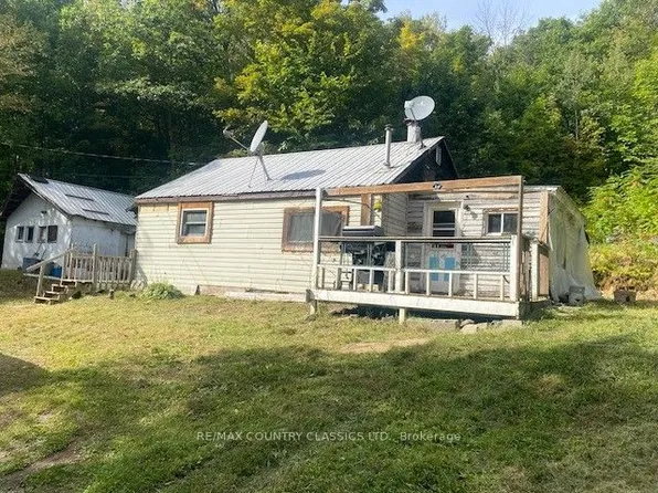 132 Trout Lake Rd, Faraday, ON K0L 1C0