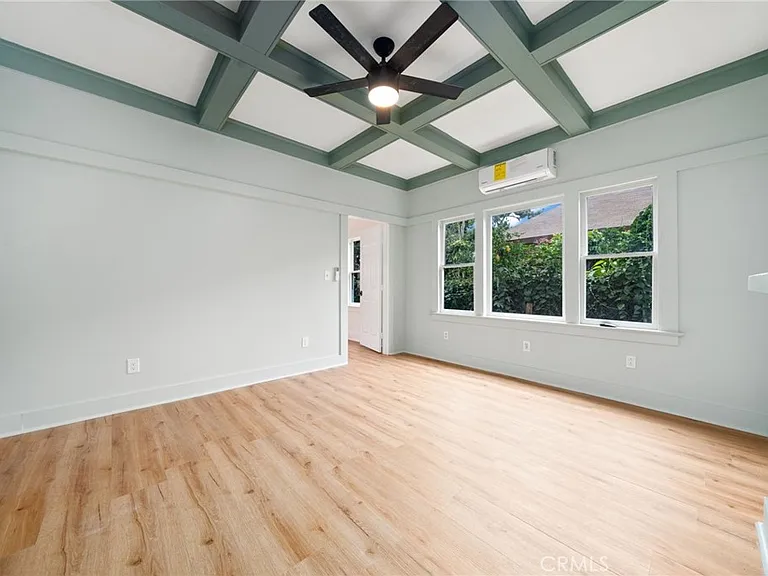 332 N Daisy Ave — Photo 15