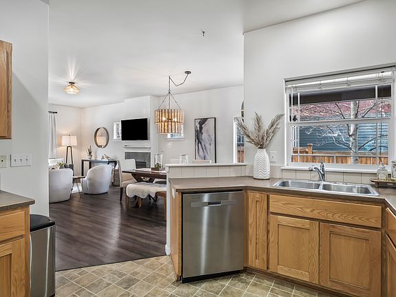3rd image of 21380 Oakview Dr