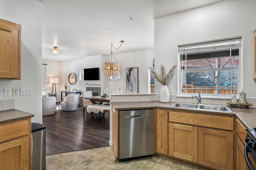 21380 Oakview Dr, Bend, OR - View 3