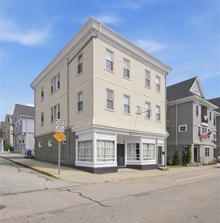 1st image of 626 Thames St