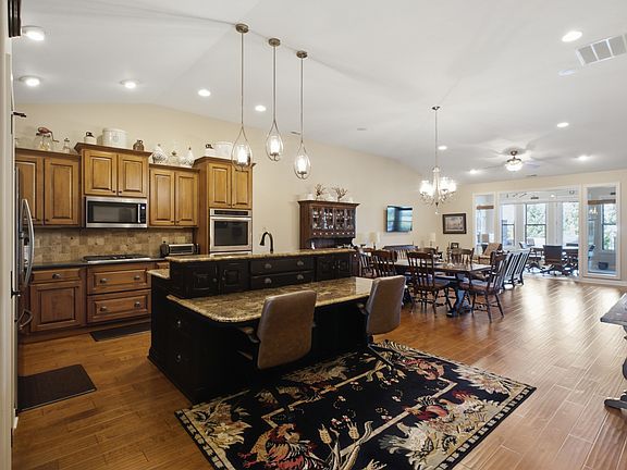 5th image of 4111 Melbourne Dr