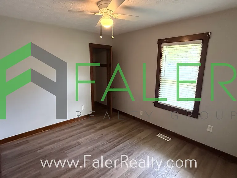 1047 W Dorothy Ln — Photo 5