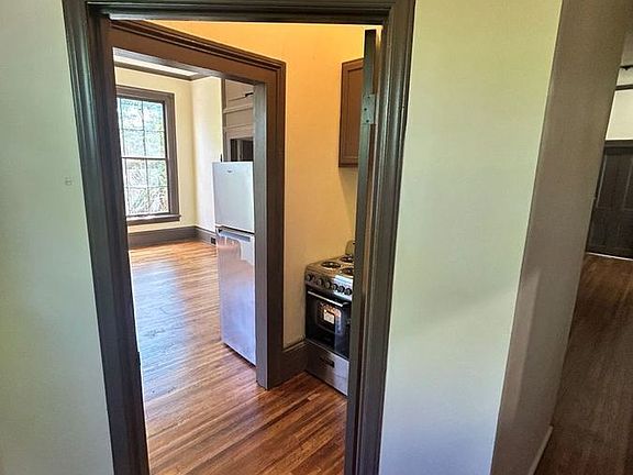 4th image of 102 S Mendenhall St APT G