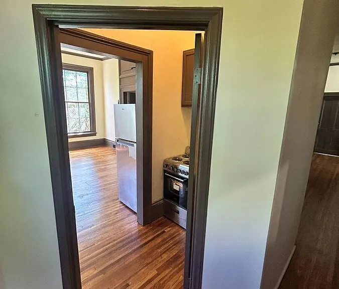 102 S Mendenhall St #G — Photo 4
