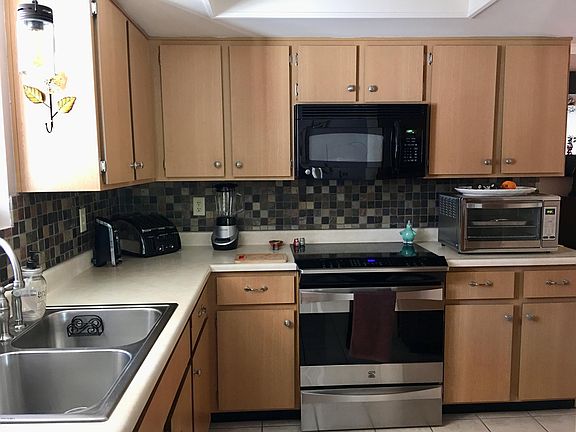 3rd image of 10534 E Bellflower Dr