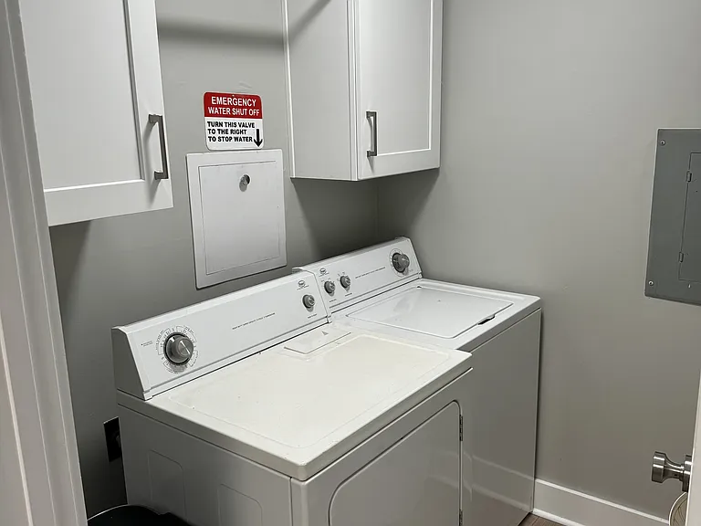2701 Selwyn Ave #L — Photo 8