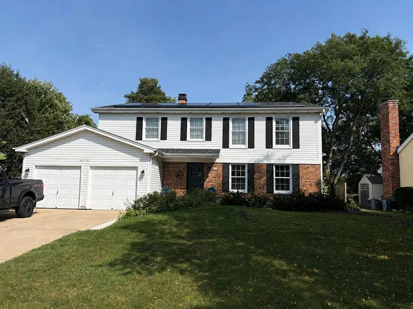 901 Sarasota Ln, Crystal Lake, IL 60014